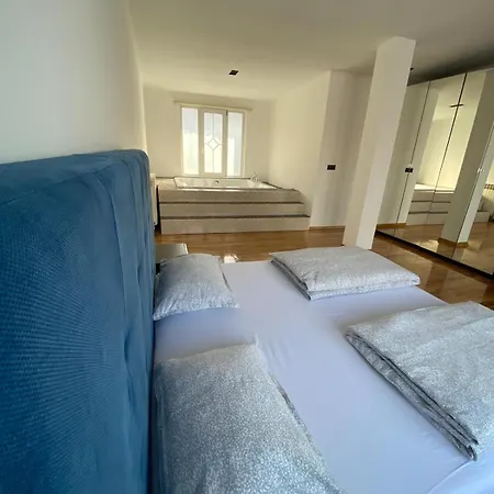 Apartment Deluxe Flat *